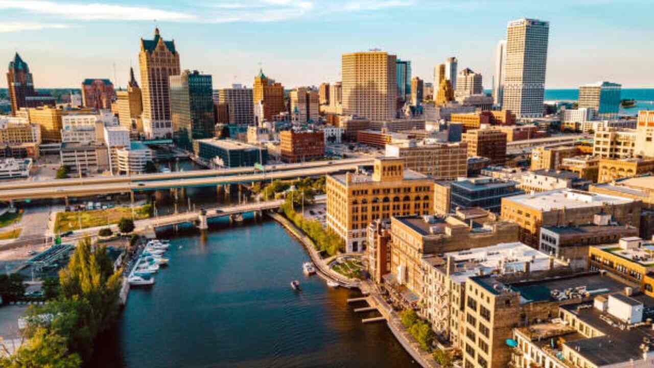 Frontier Airlines Milwaukee Office in Wisconsin